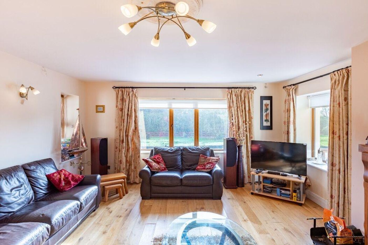 Alaind Lodges-Ireland-SNEEM-Lobby-10