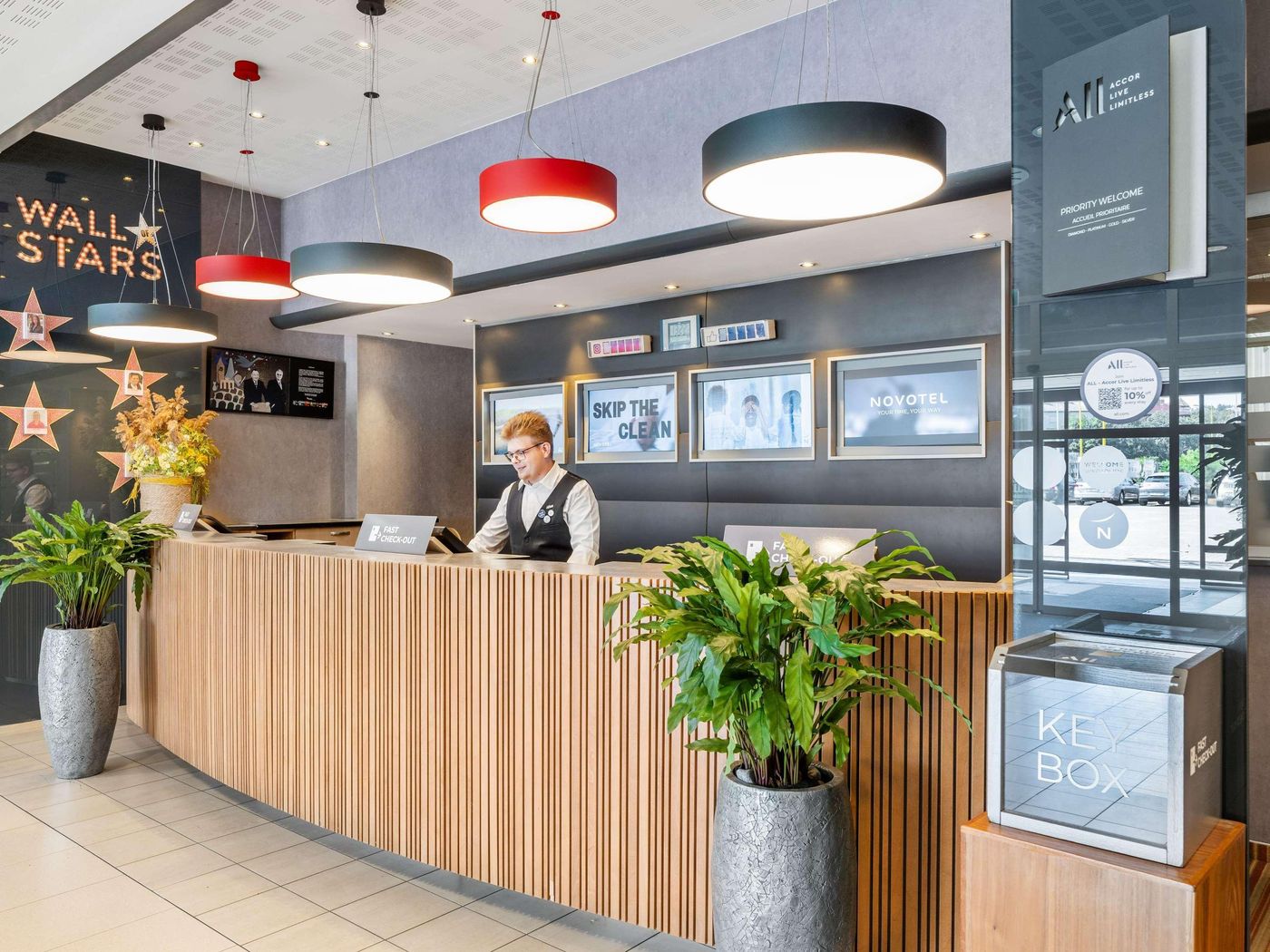 Novotel-Budapest-City-Lobby-7