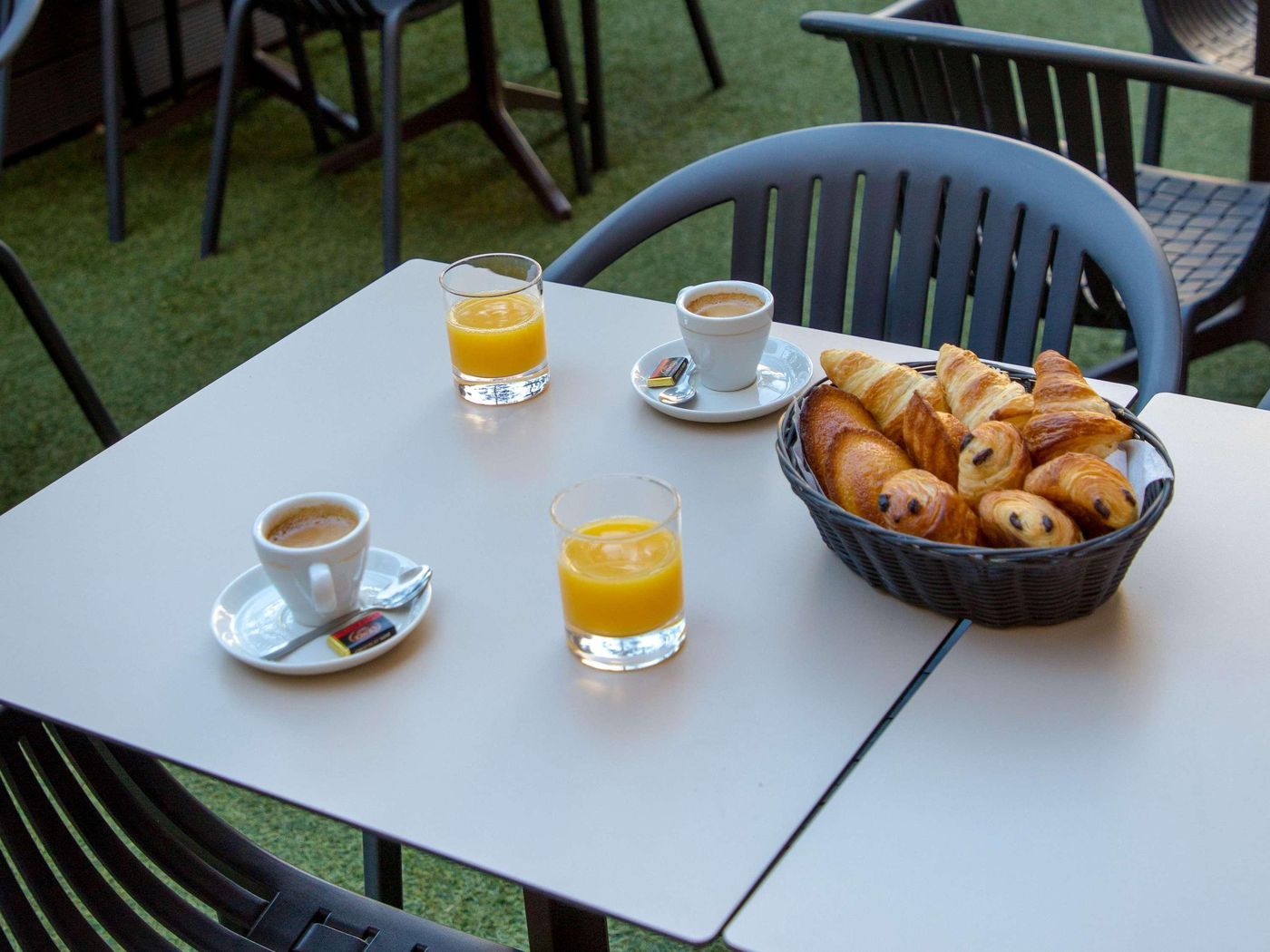 ibis-Styles-Cannes-Le-Cannet-Restaurant-6