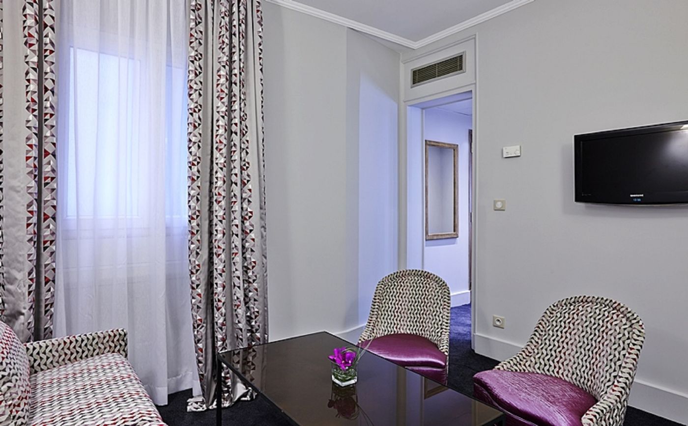 Royal-Arc-de-Triomphe-Room-5