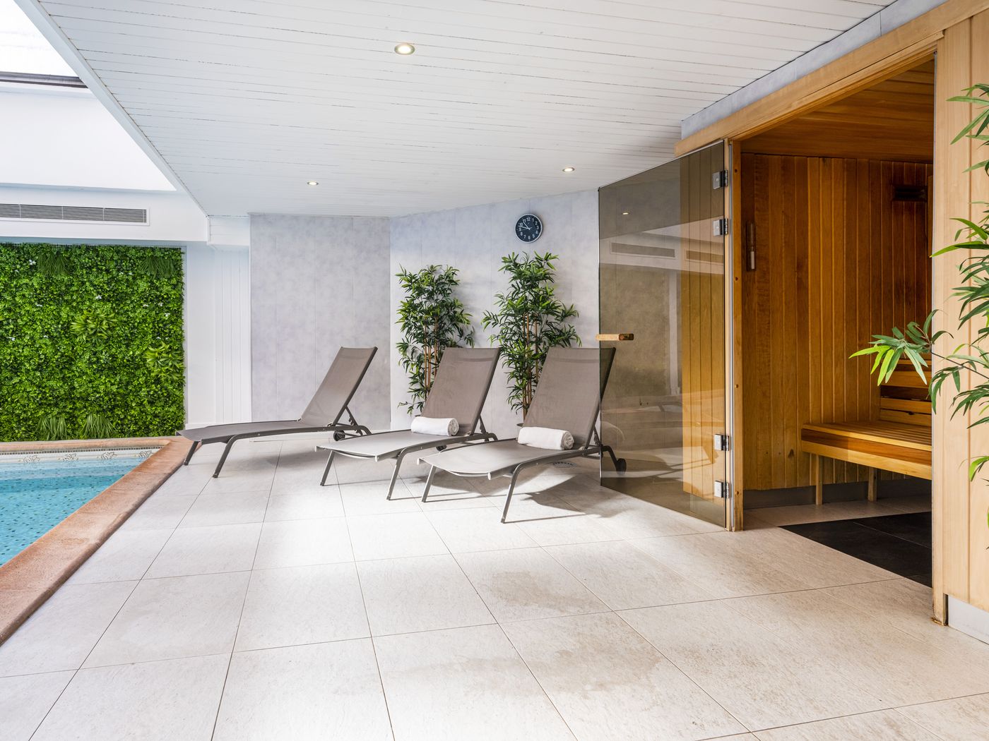 Nice-Riviera-Pool-36