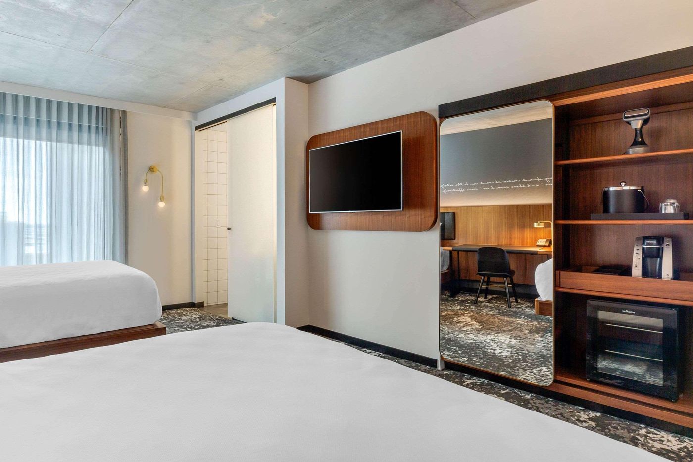 Cambria-Hotel-Boston-Downtown-South-Boston-Room-25
