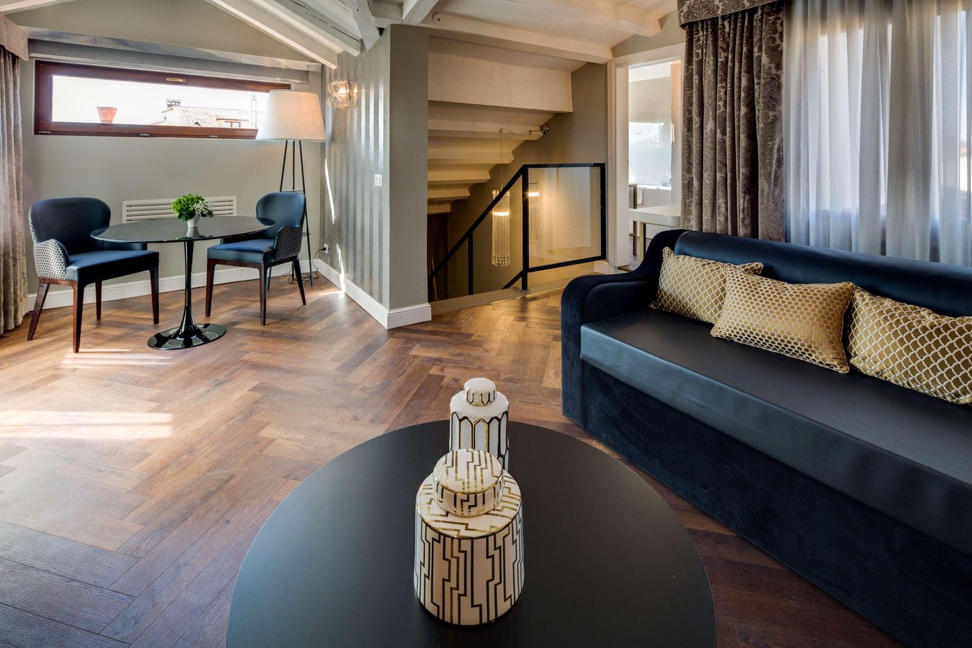 CHC-Continental--BW-Premier-Collection-Room-1