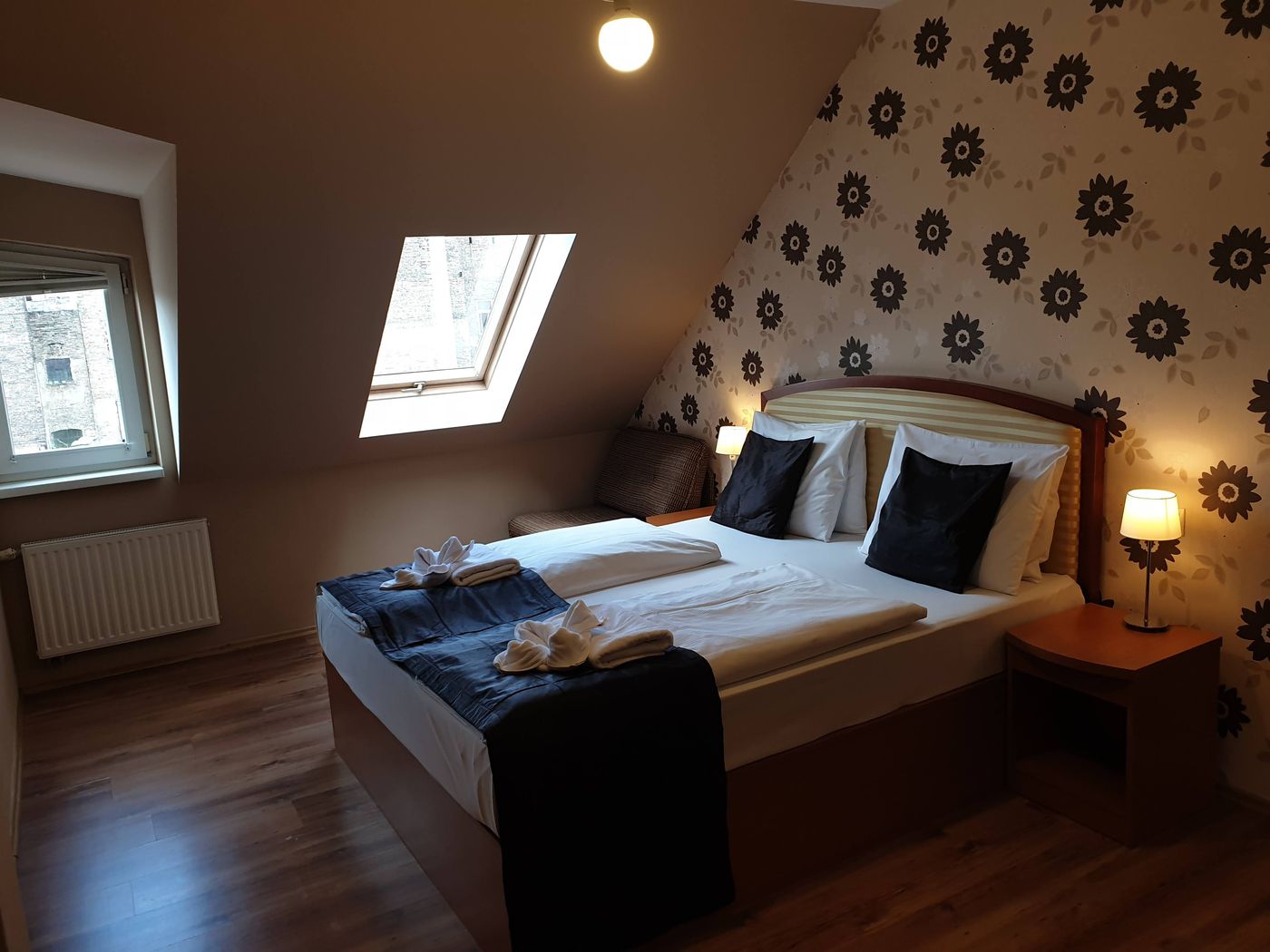 Six-Inn-Hotel-Room-16