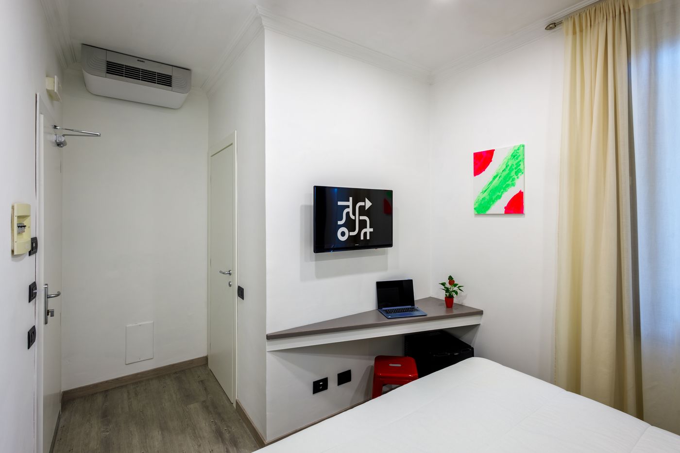 Crossroad-Hotel-Room-17