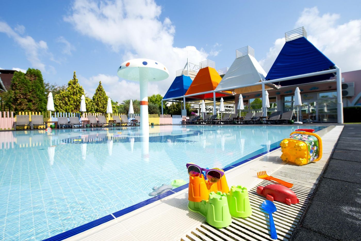 Concorde-De-Luxe-Resort-Pool-13