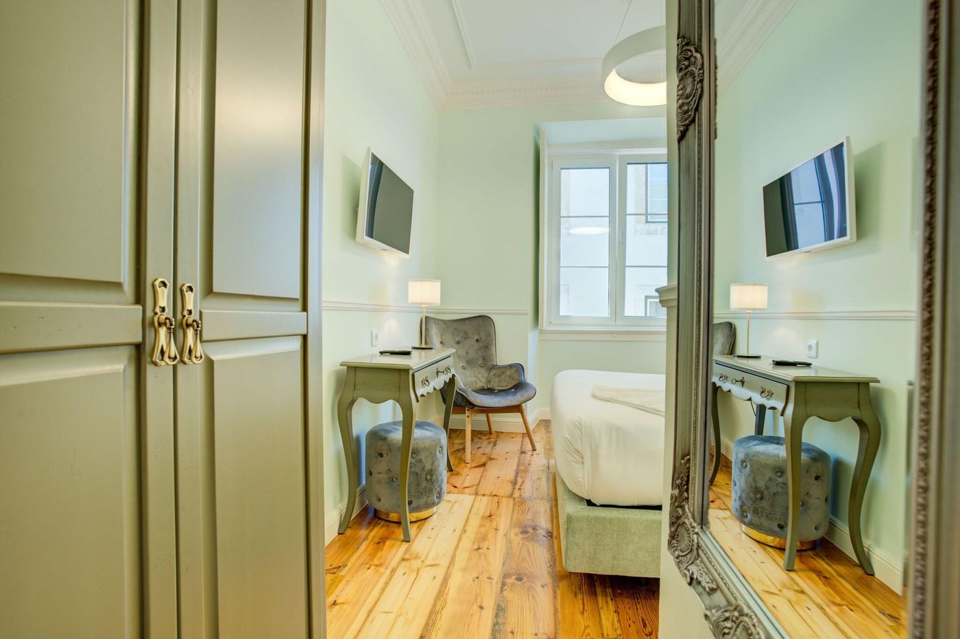 Solar-Dos-Poetas-Room-40