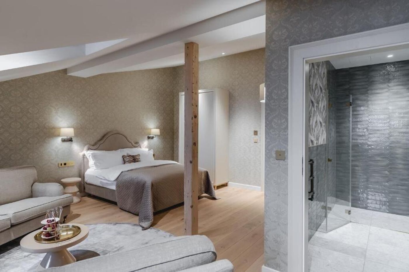 Hotel-Unicus-Palace-Old-Town---Destigo-Hotels-Room-57