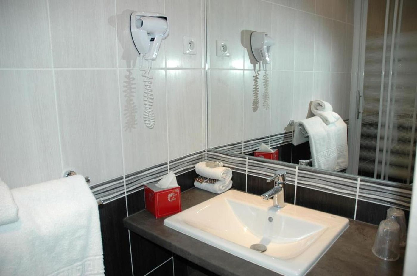Hôtel Le Revest-France-SAINTE-MAXIME-Room-7