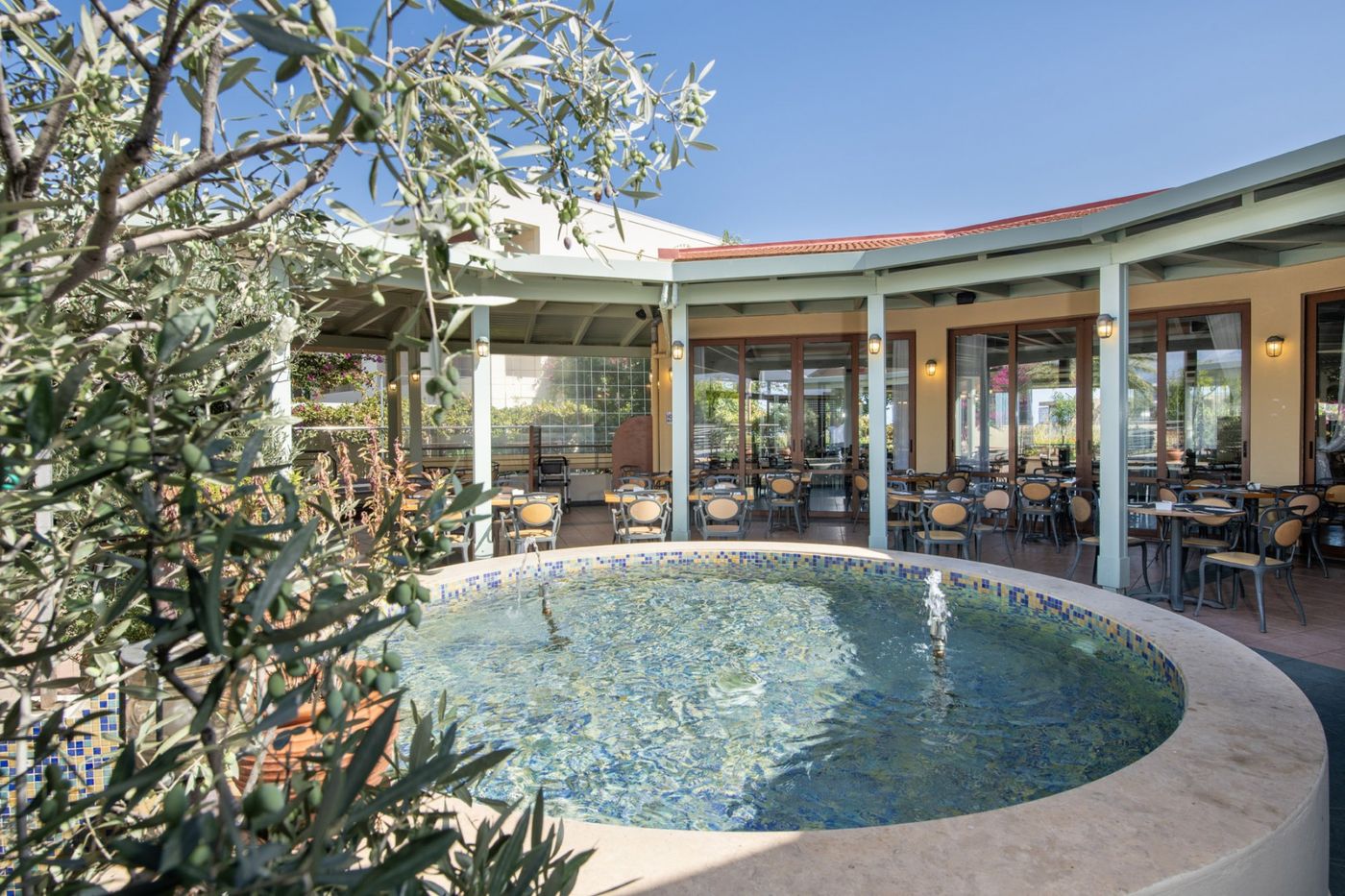 Hydramis-Palace-Beach-Resort-Restaurant-43