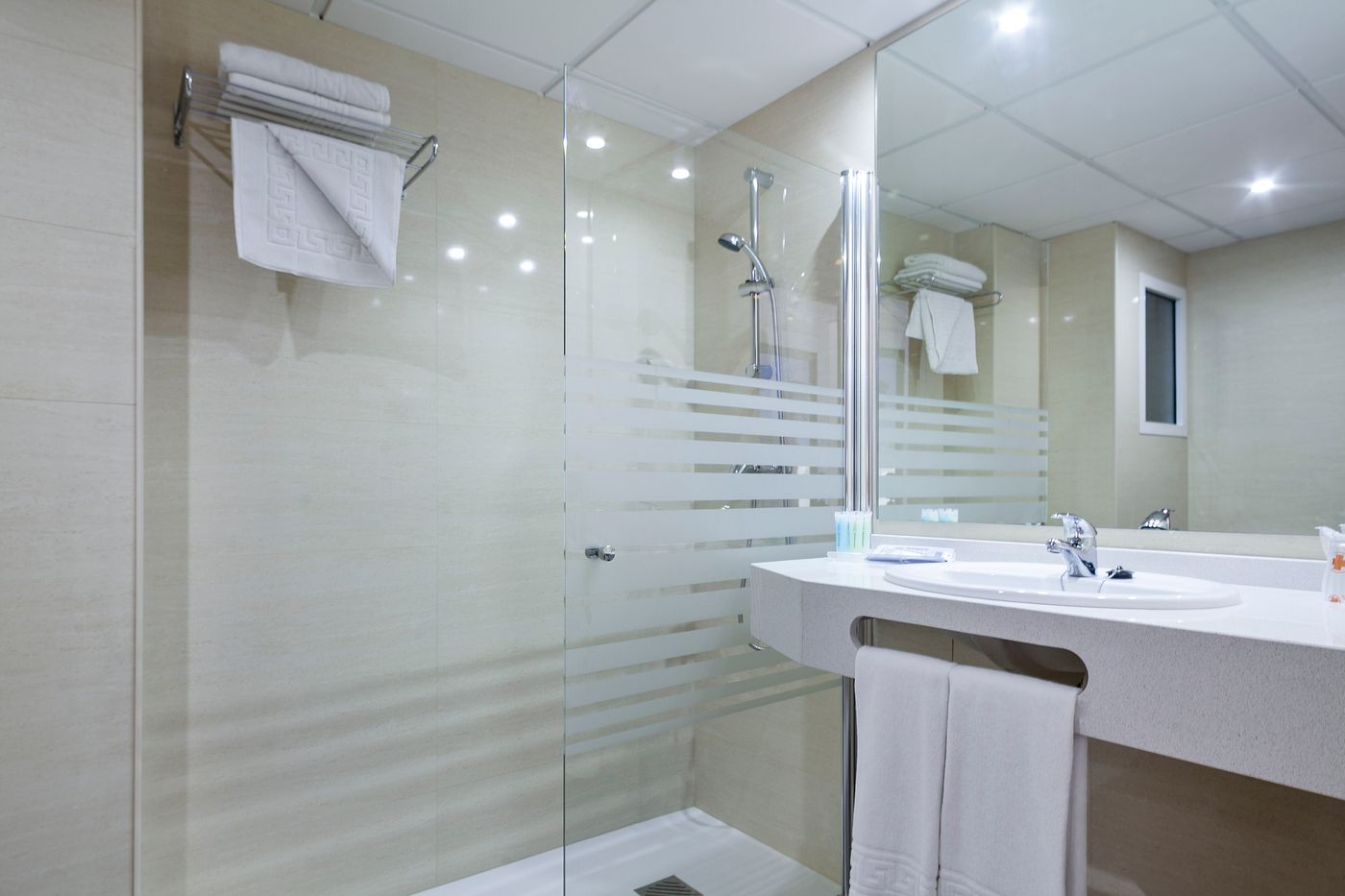 Best-Oasis-Park-Room-15