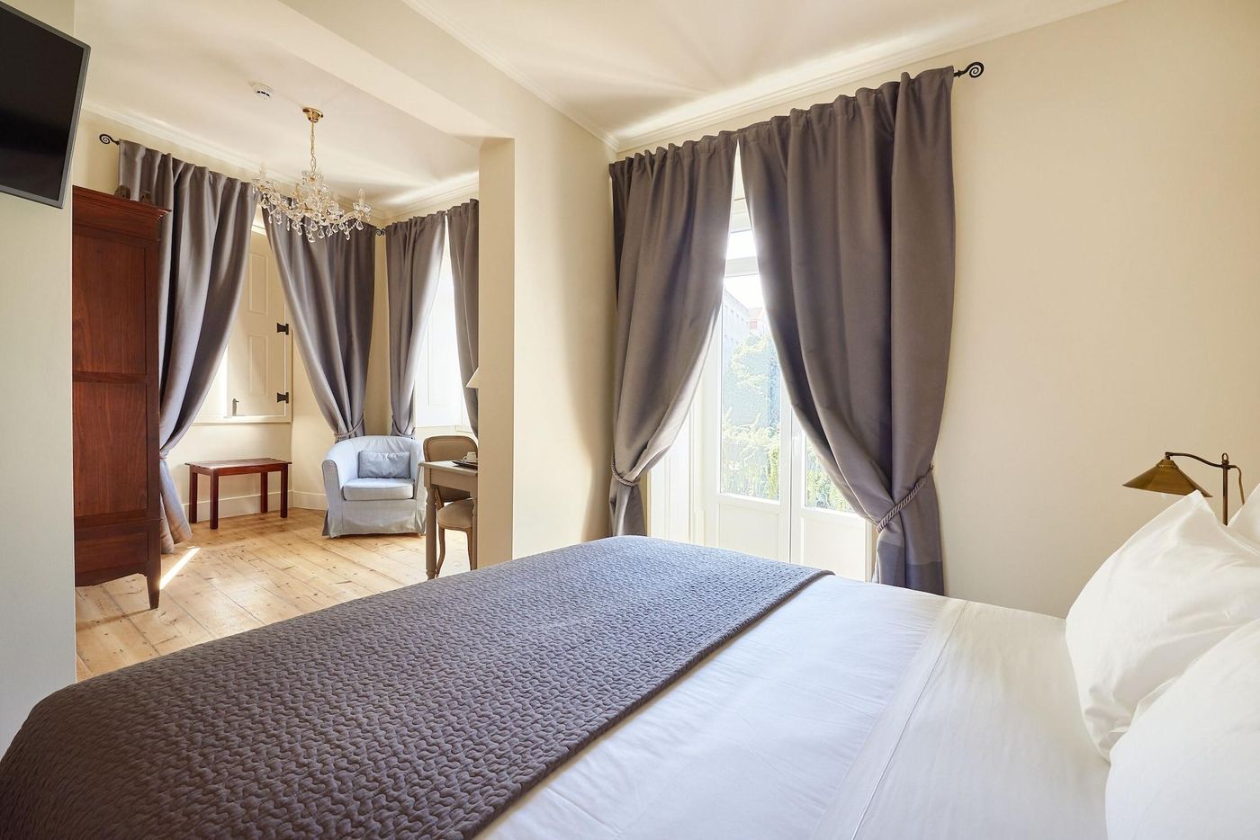 Alegria-A-Lisbon-Boutique-Hotel-Room-16