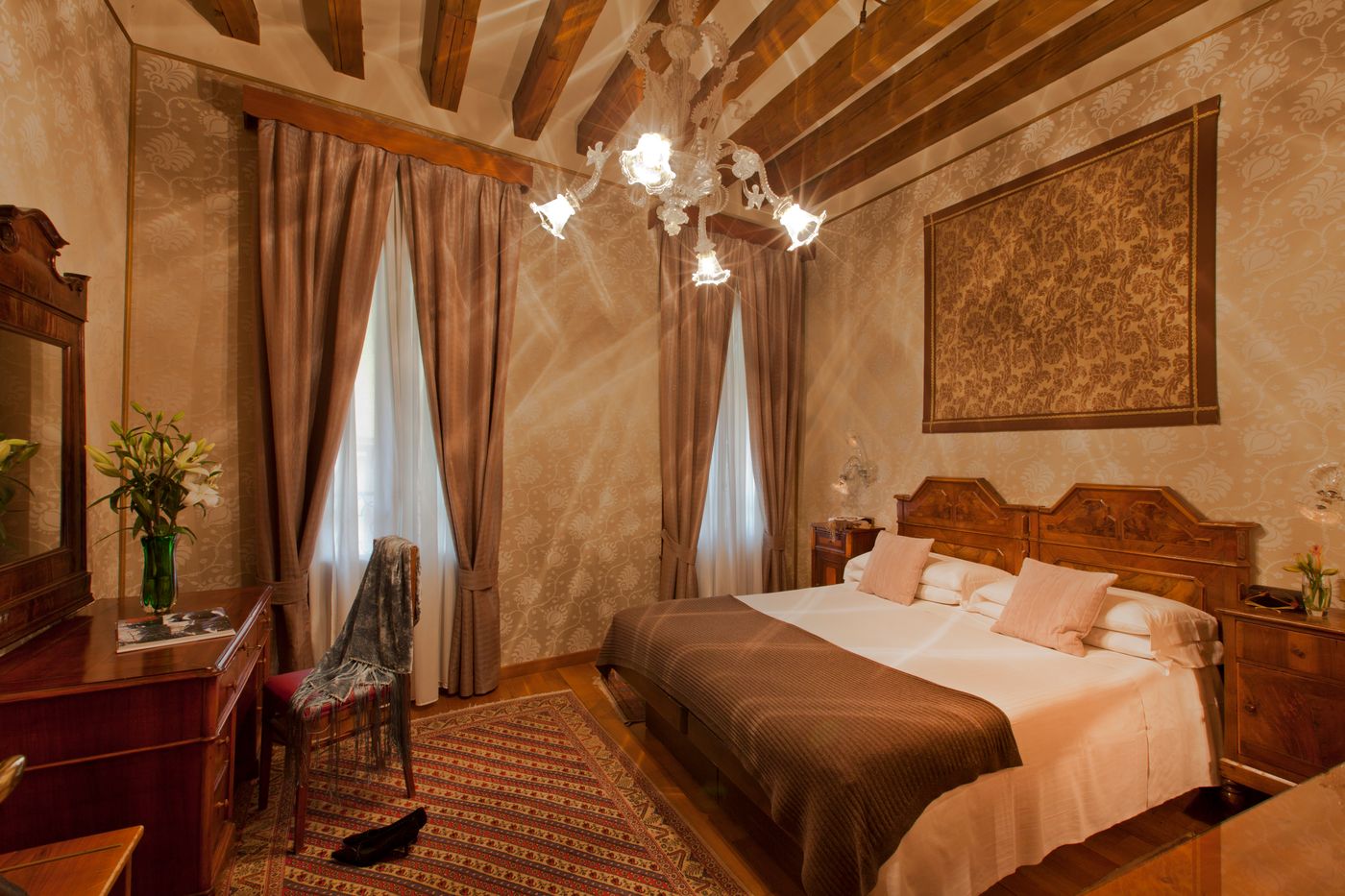 Saturnia---International-Room-31