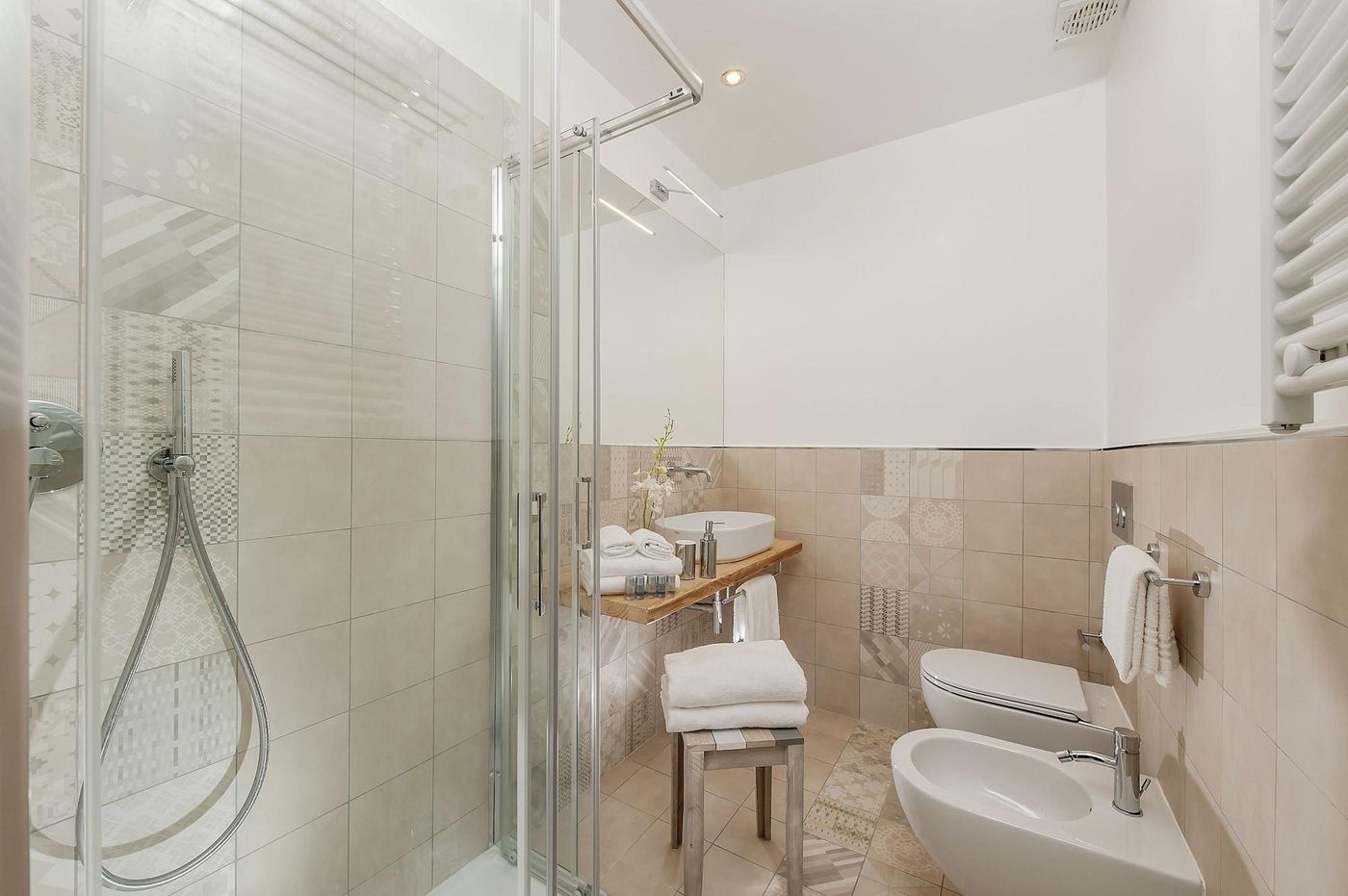 Colosseum-Corner-Room-34