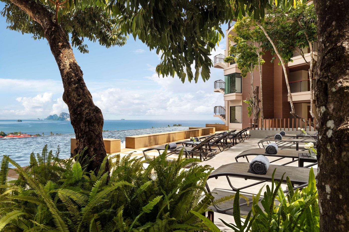 Avani-Ao-Nang-Cliff-Krabi-Resort--SHA-Extra---Pool-10