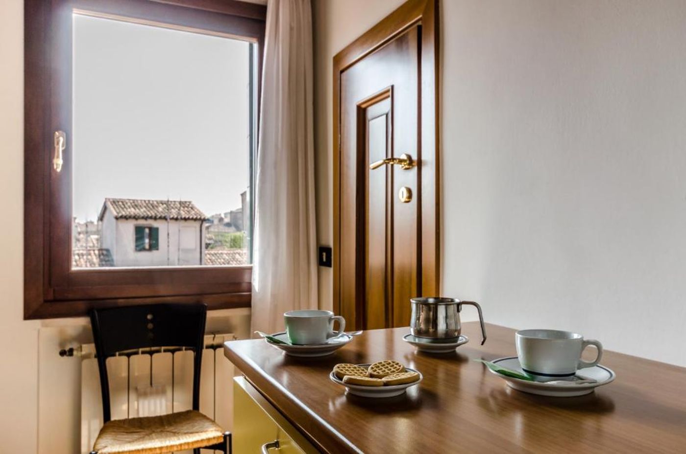 Venice-Apartments-Room-9