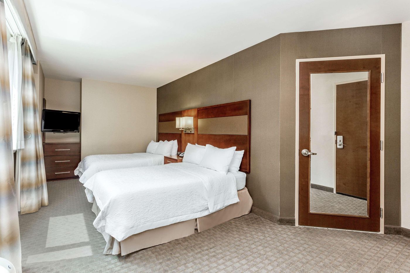 Hampton-Inn-Manhattan-Grand-Central-Room-17