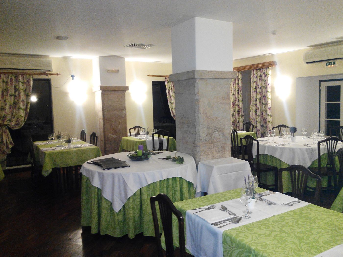 Rural-Quinta-de-Santo-Antonio-Restaurant-8