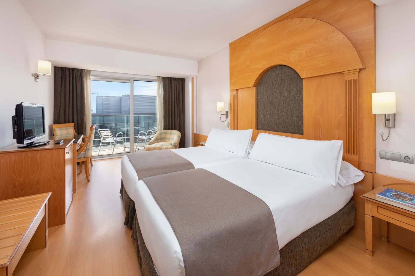 Hotel-Cristina-by-Tigotan-Room-18