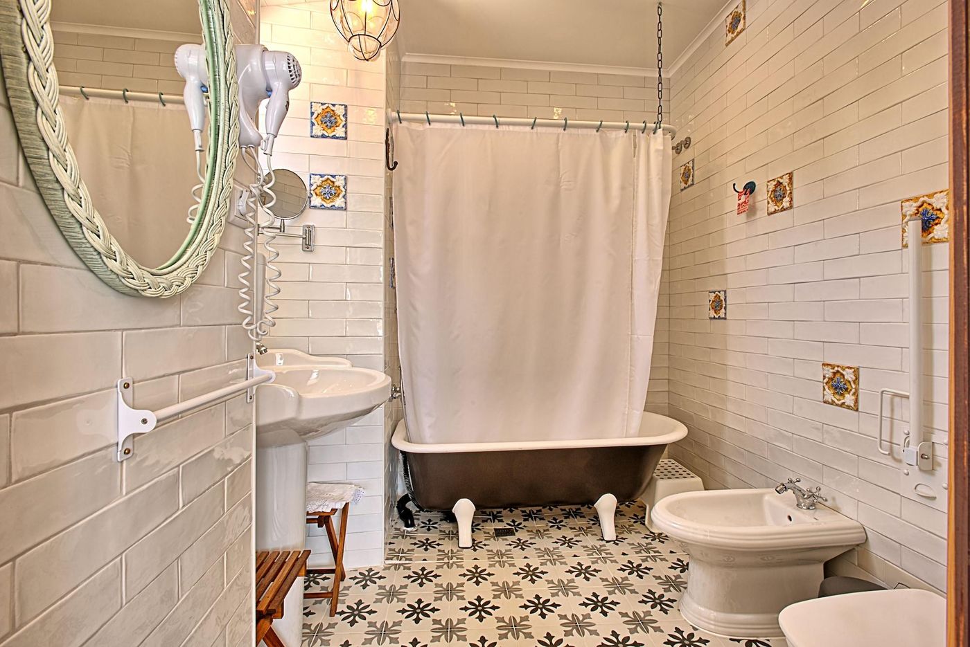 Ninho-Saloio-Room-46