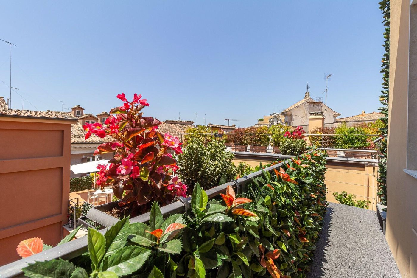 Harry-s-Bar-Trevi-Hotel---Restaurant-Room-2