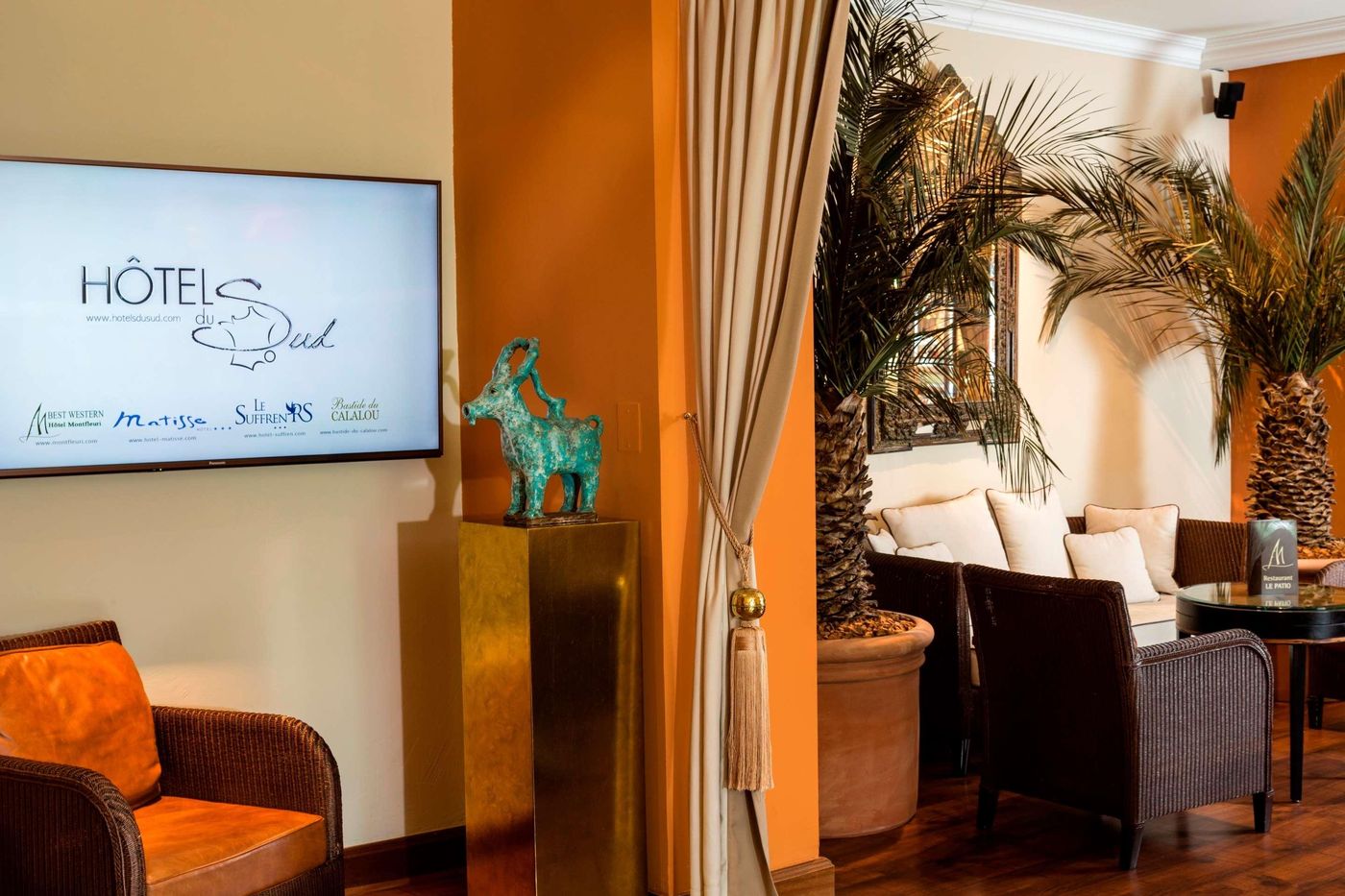 Best-Western-Premier-Montfleuri-Lobby-78