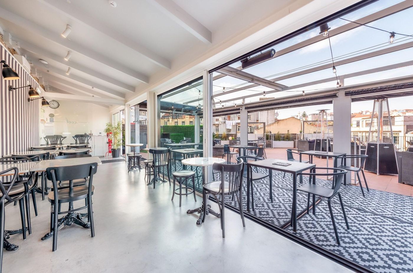 The-Art-Inn-Lisbon-Restaurant-13