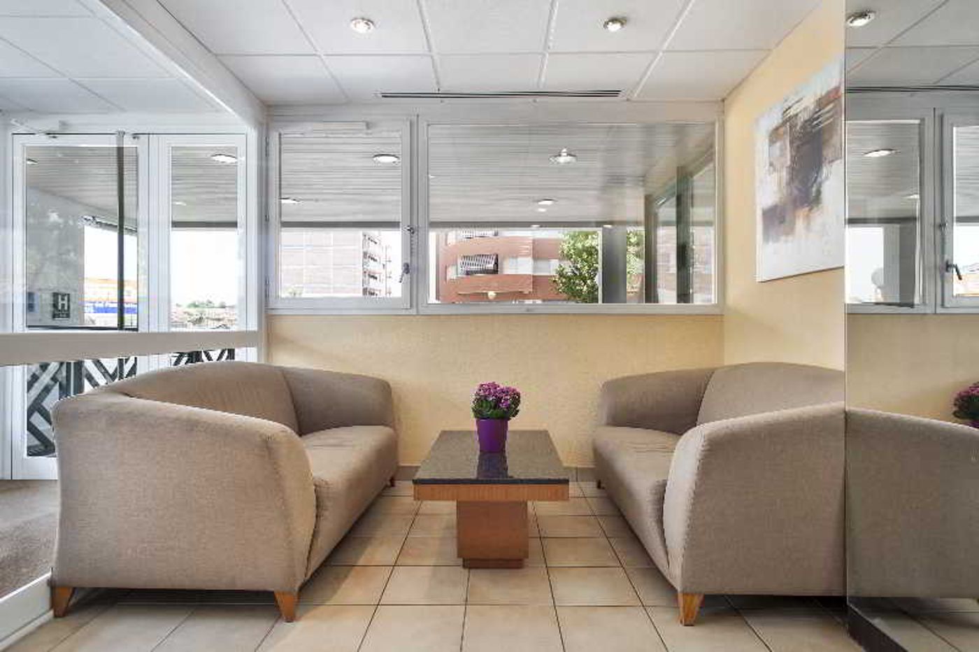 Quality-Reus-Lobby-20