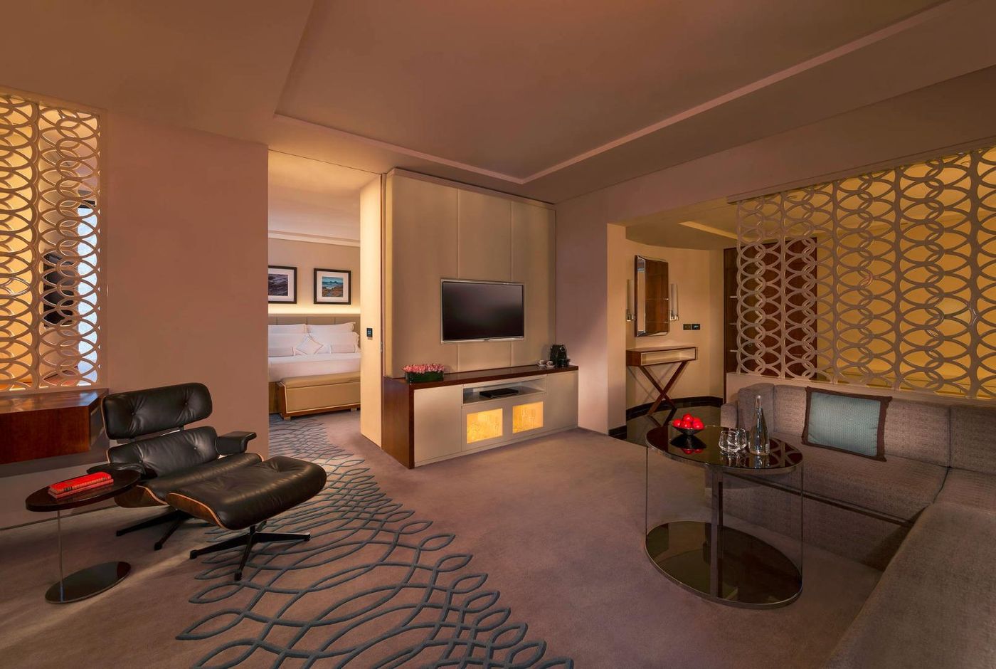 Jumeirah-Emirates-Towers-Room-29
