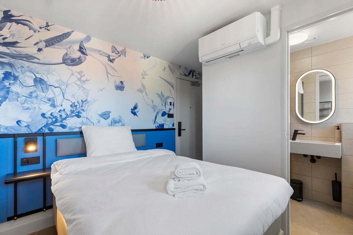 Dutch-Design-Hotel-Vondelpark-Room-6