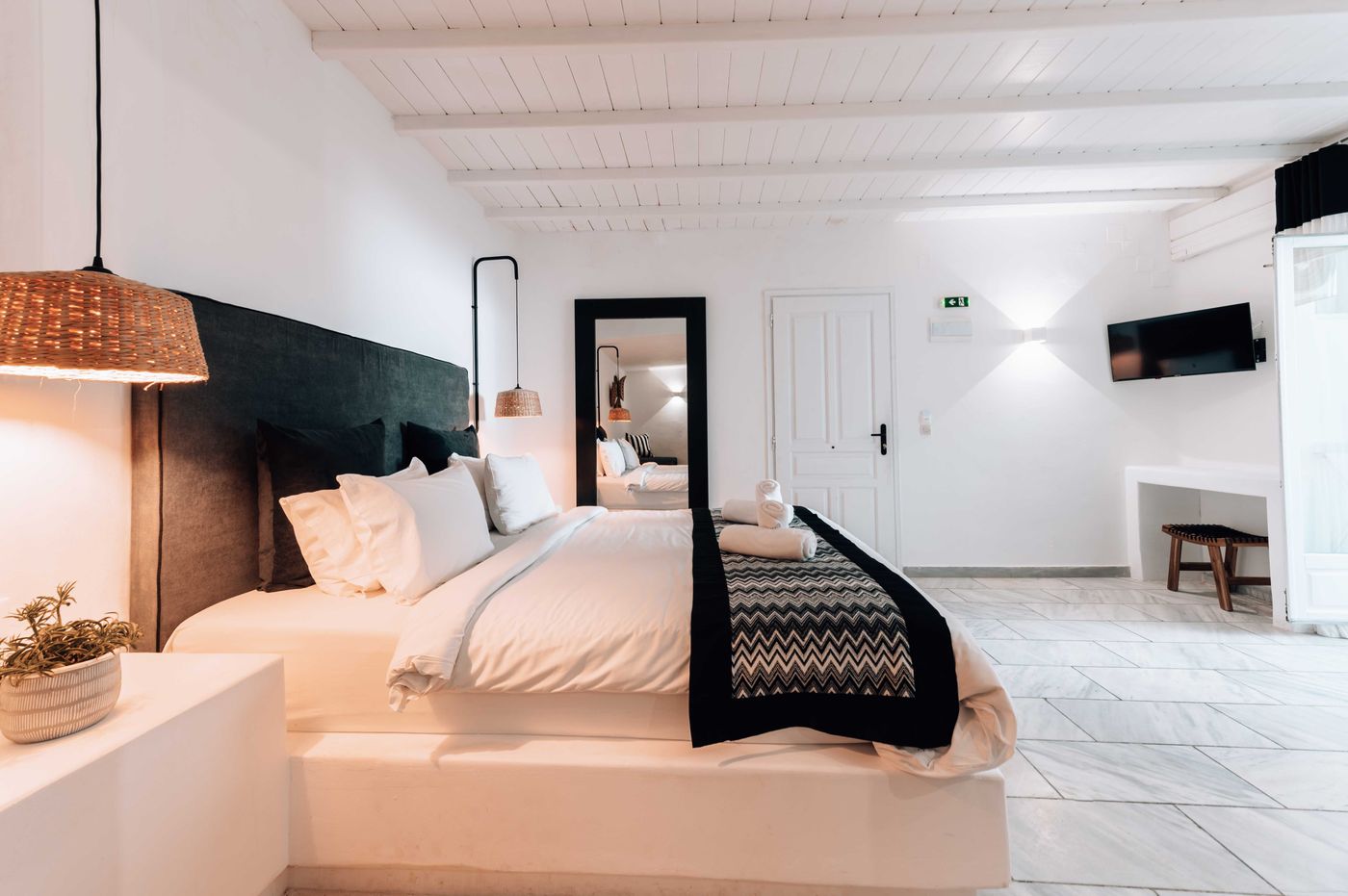 Mr---Mrs-White-Mykonos-Room-23