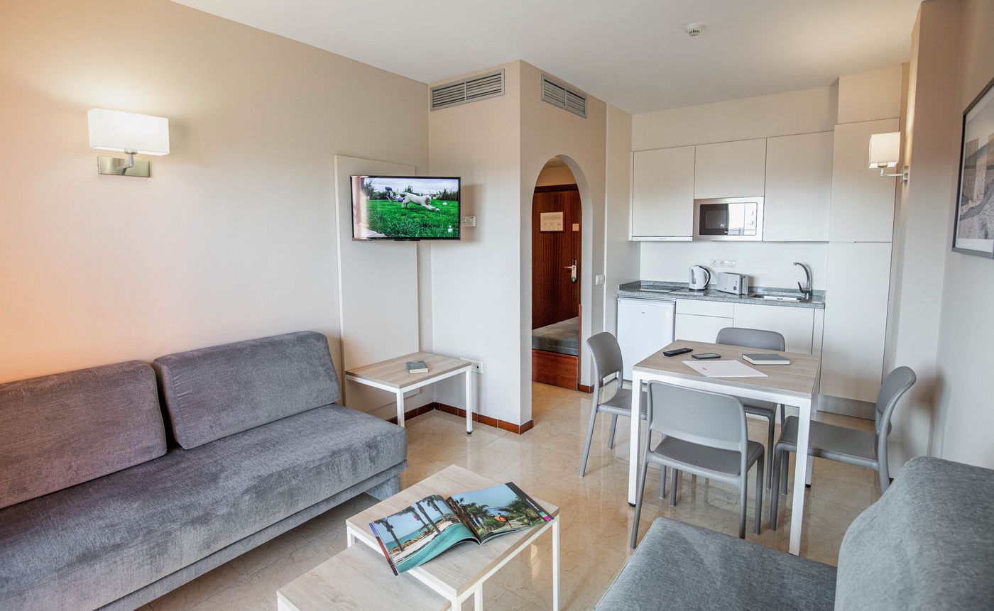 Aparthotel-Ilunion-Miramar-Room-24