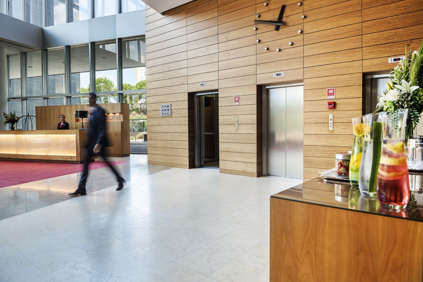 Lagoas-Park-Lobby-16