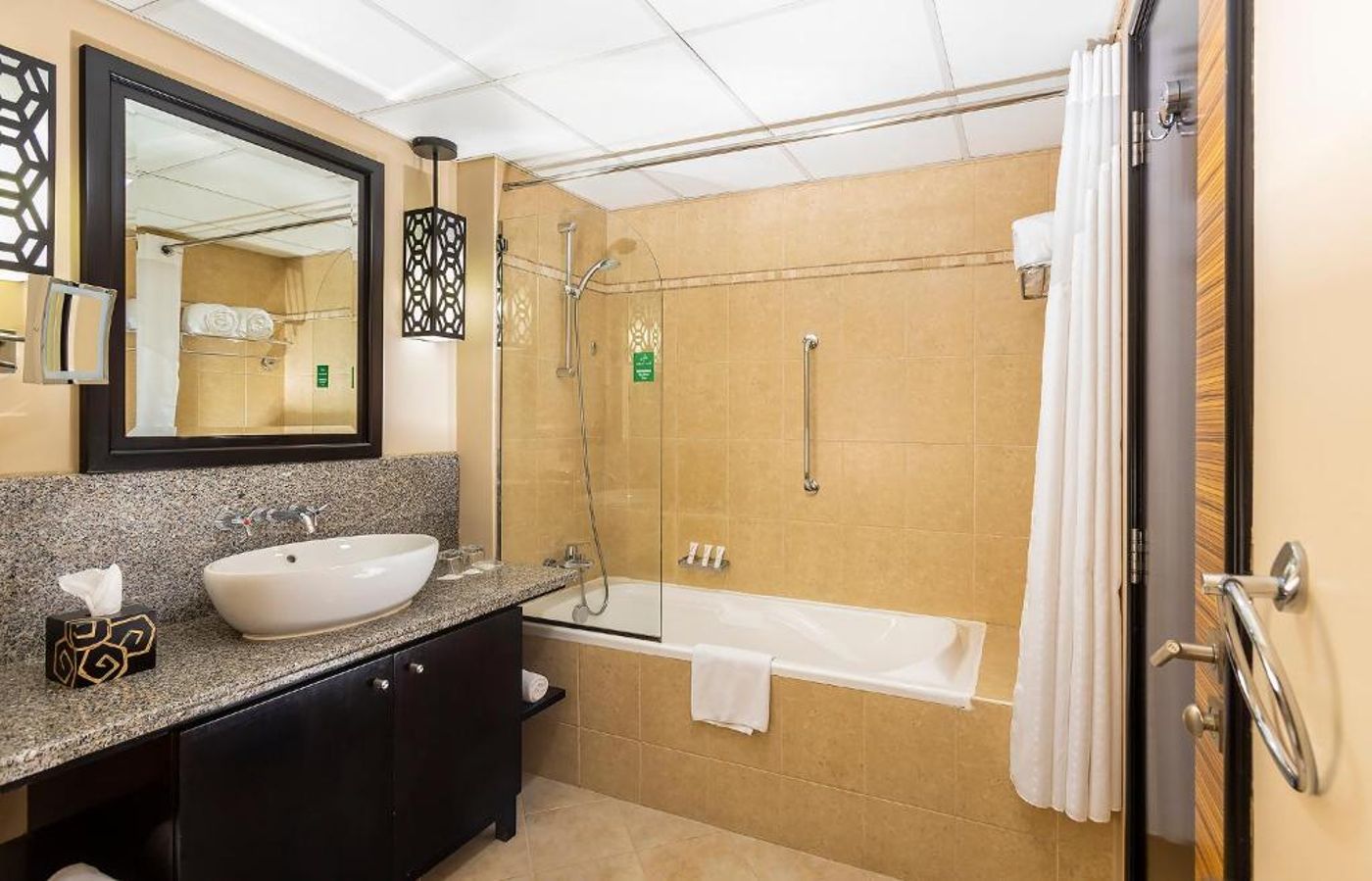 Holiday-Inn-Dubai-Al-Barsha-Room-40