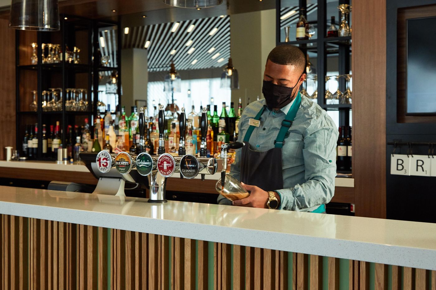 Holiday-Inn-Dublin-Airport-Bar-21