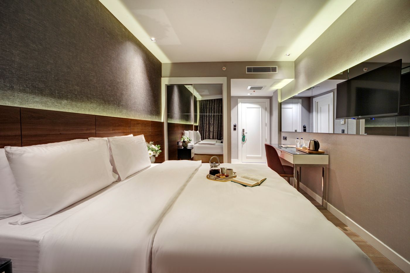 Dora-Pera-Hotel-Room-12