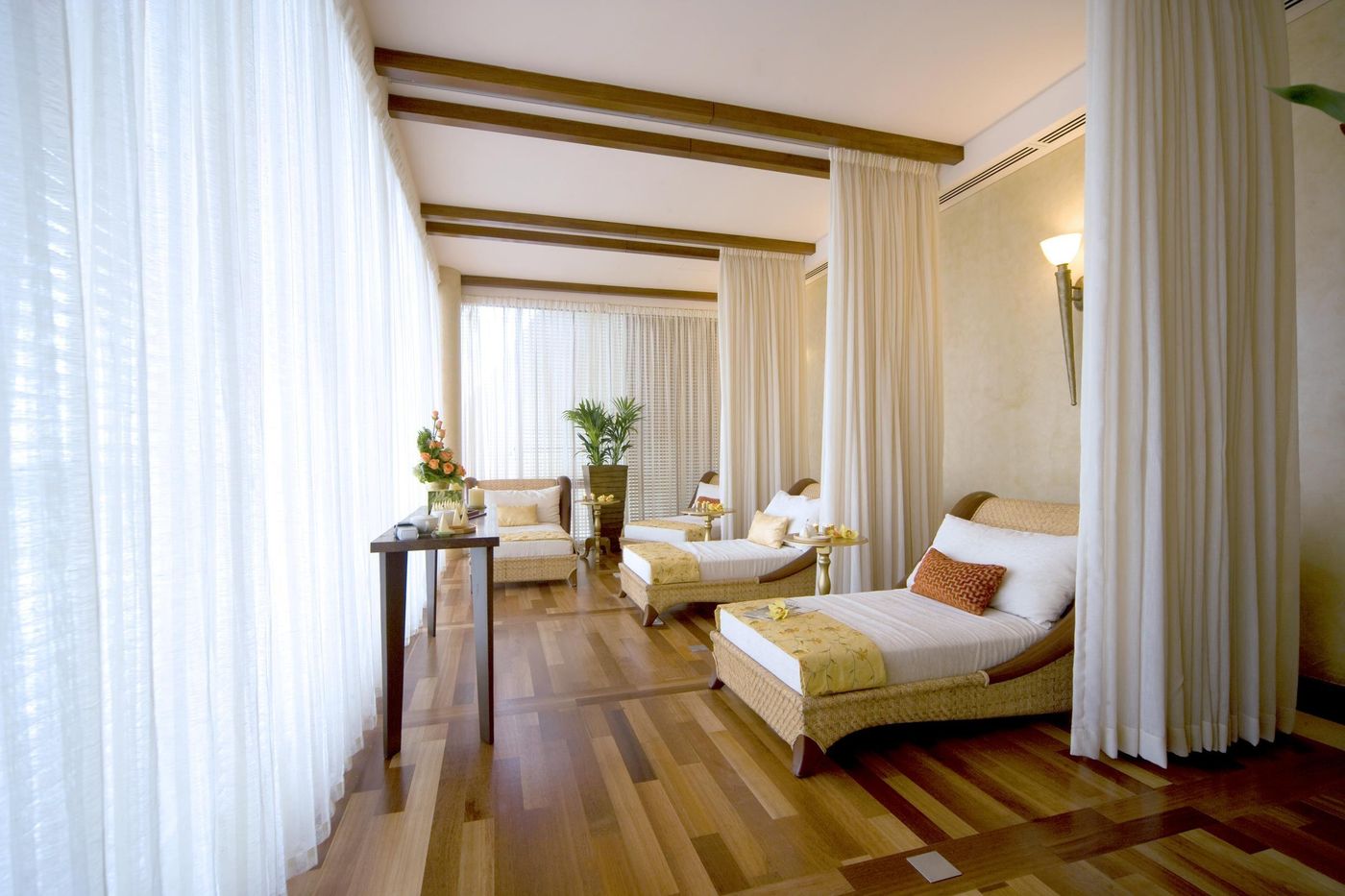 Raffles-Dubai-Hotel-Sports-and-Entertainment-63