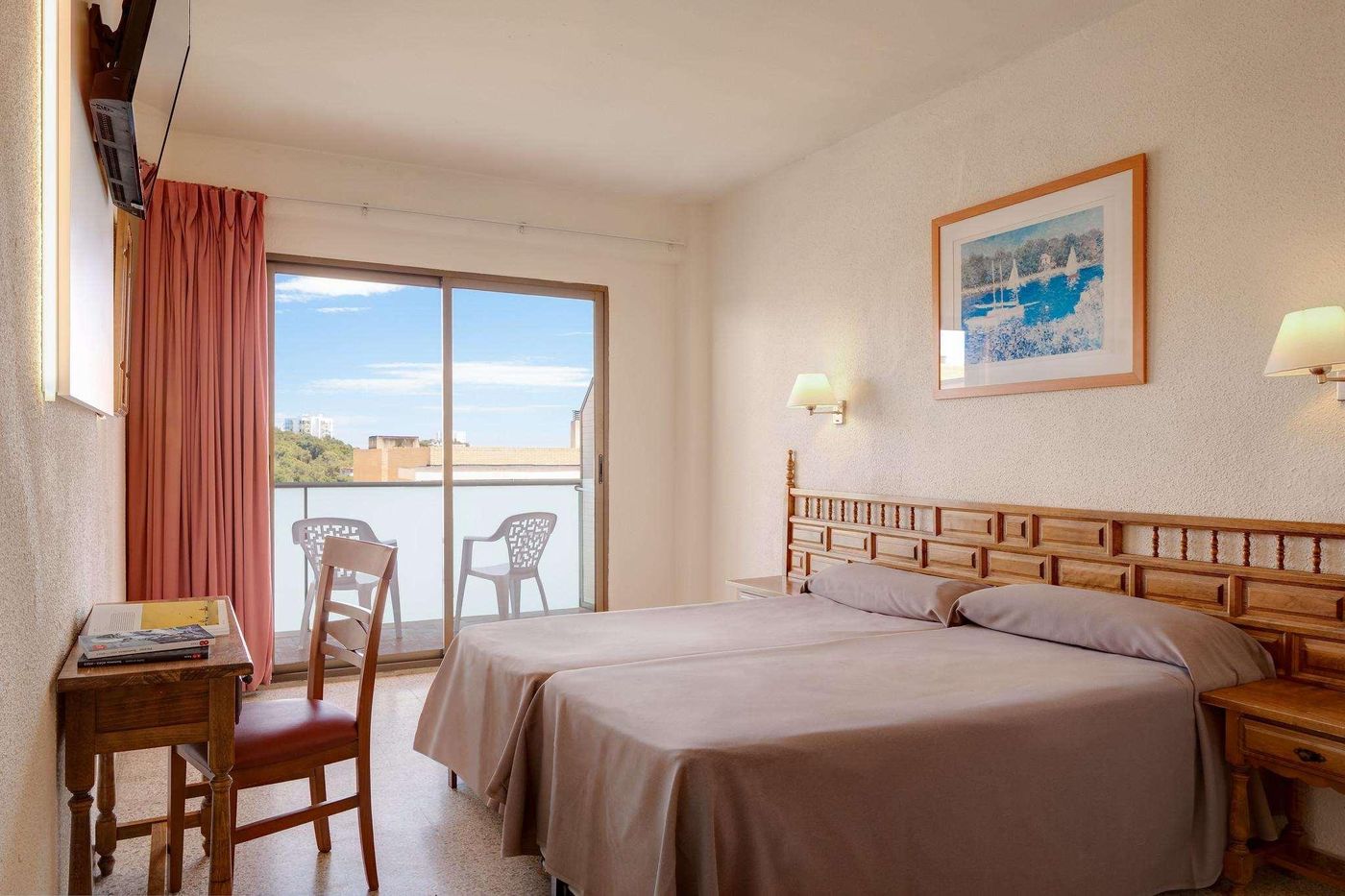 htop-Molinos-Park-Room-14