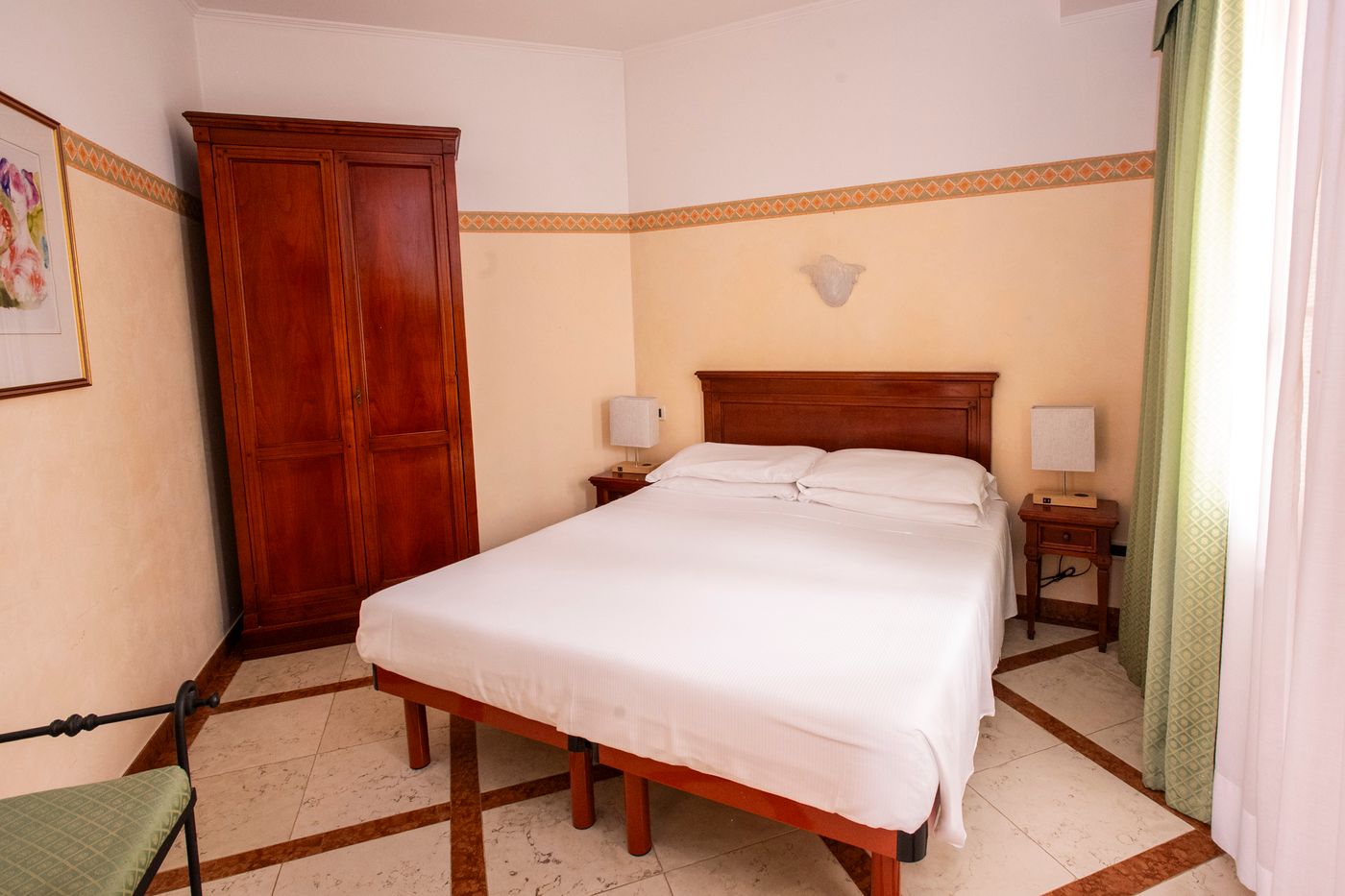 Russo-Palace-Room-19