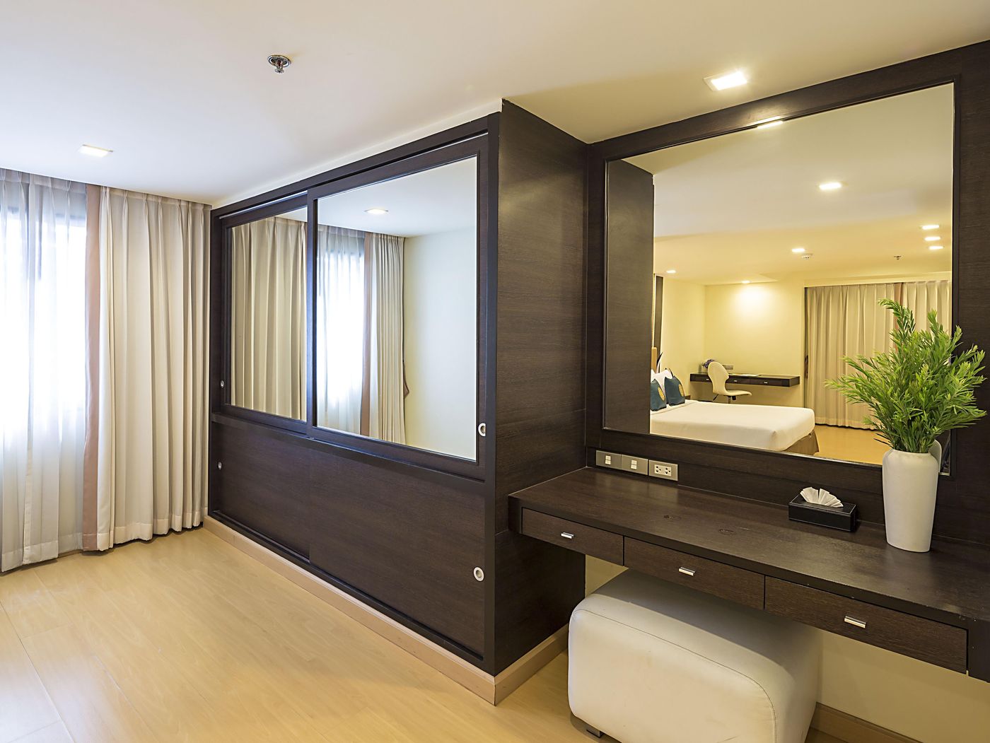 Aspen-Suites-Sukhumvit-2-Room-30