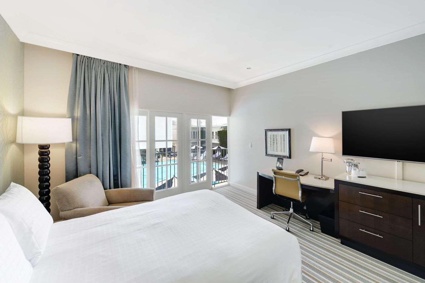 Beverly-Hilton-Room-42