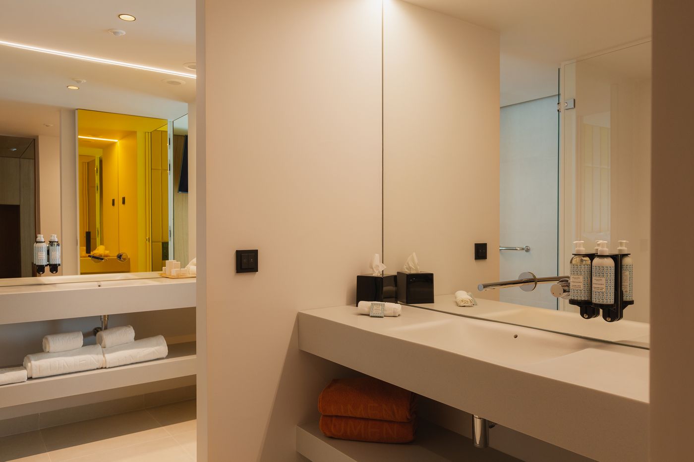 Lumen-Hotel-and-The-Lisbon-Light-Show-Room-28