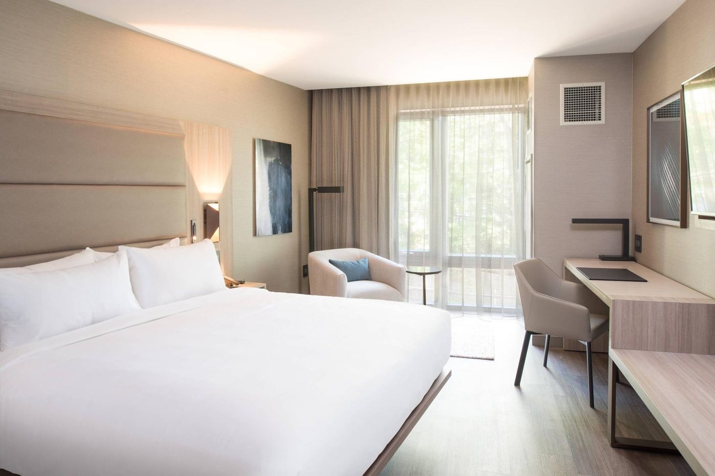 Ac-Hotel-By-Marriott-Boston-Cleveland-Circle-Room-27