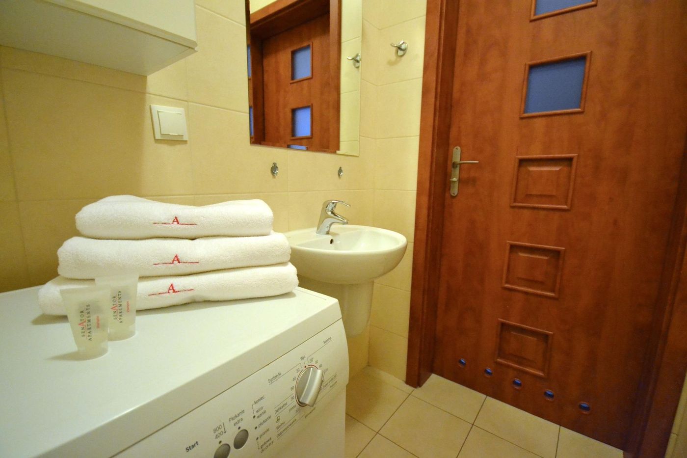 Senator-Warsaw-Apartments-Room-42