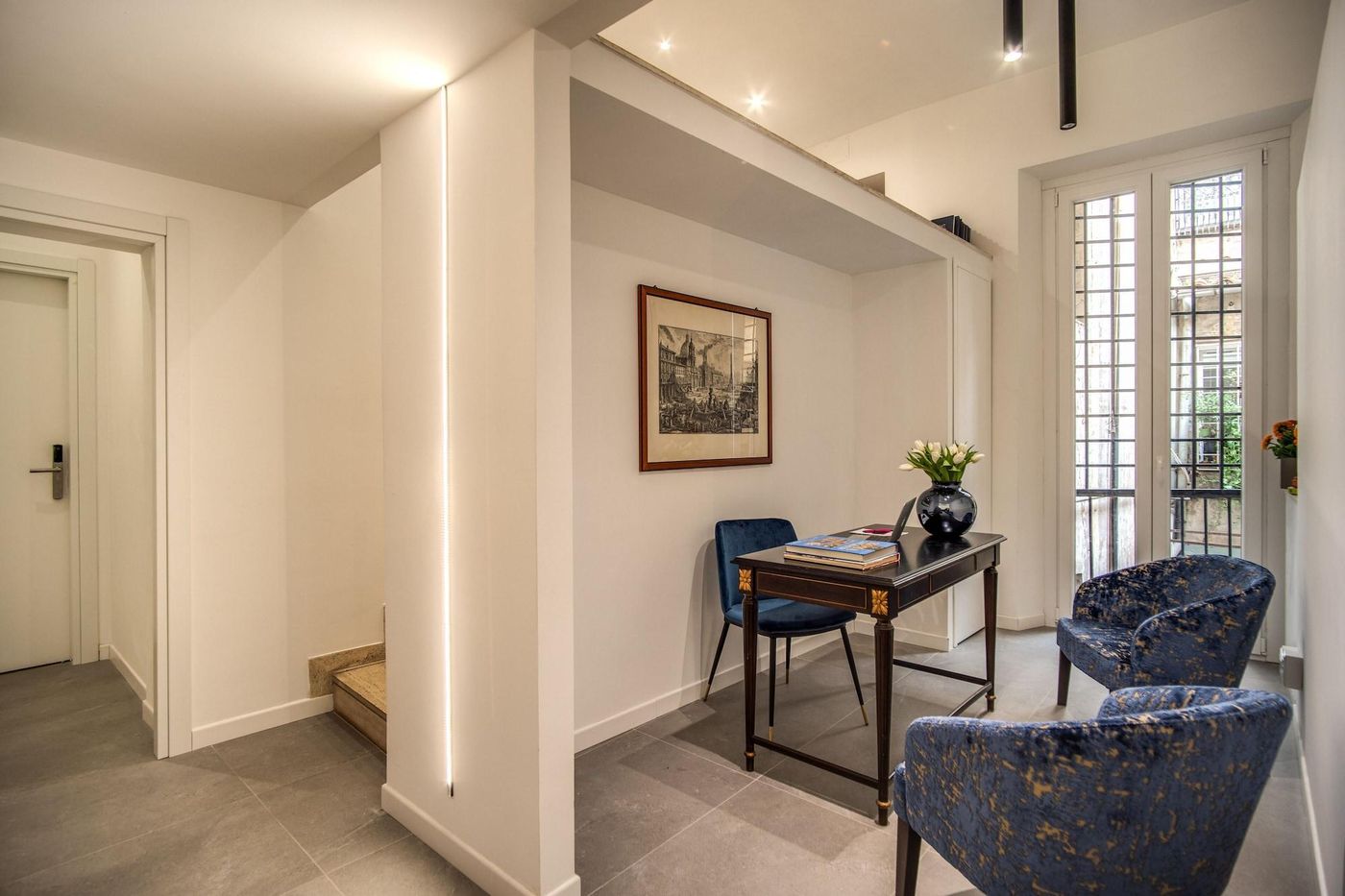 Little-Queen-Suite-Lobby-5