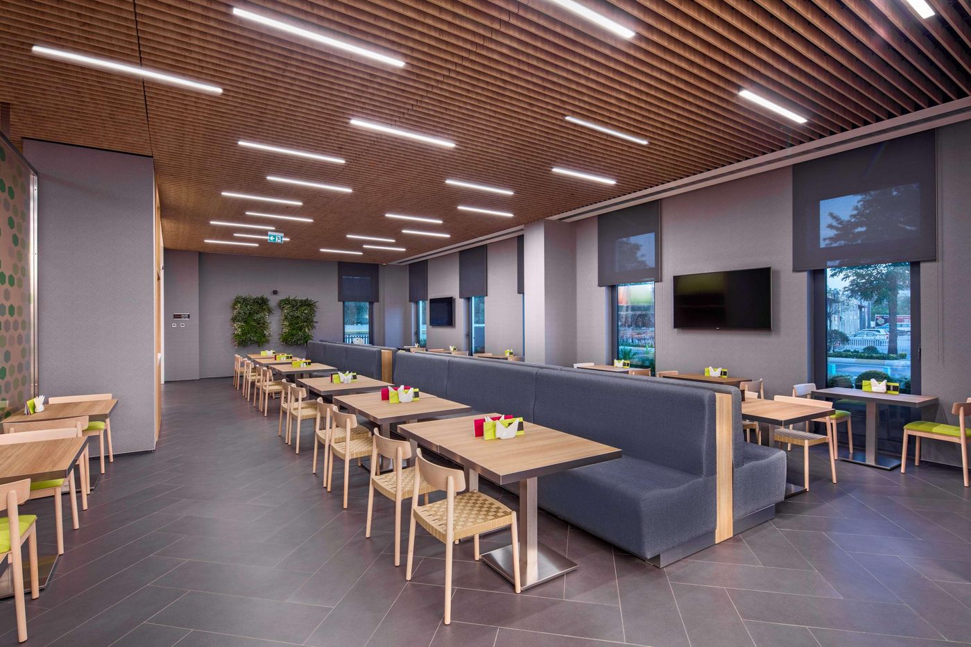 Hampton-by-Hilton-Istanbul-Zeytinburnu-Restaurant-13