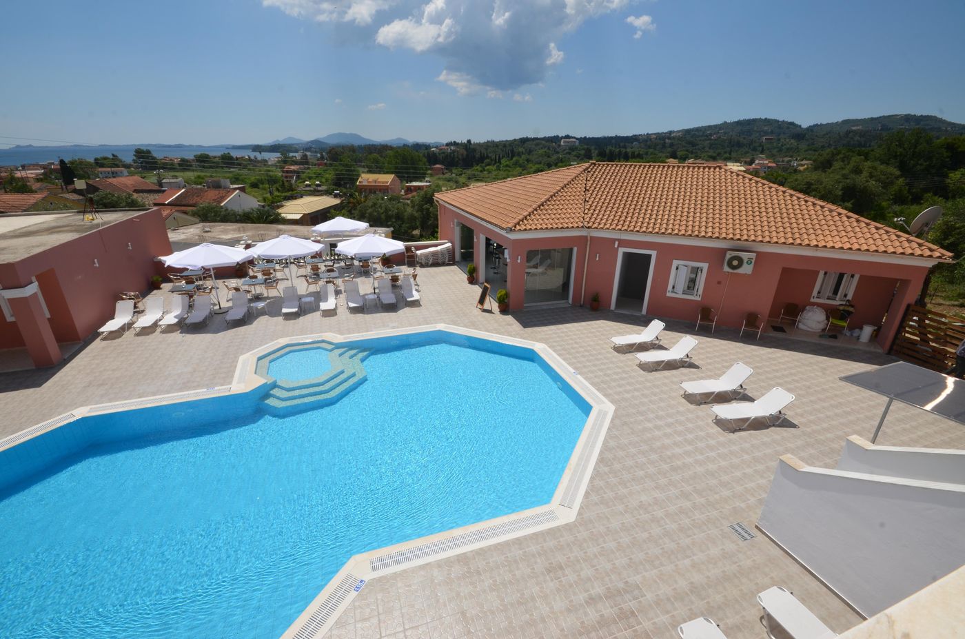 Paradiso-Aparthotel-Pool-8