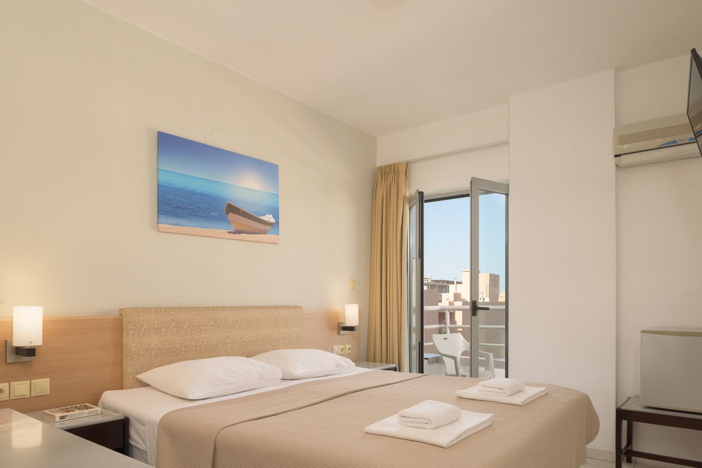 Sergios-Hotel-Room-44