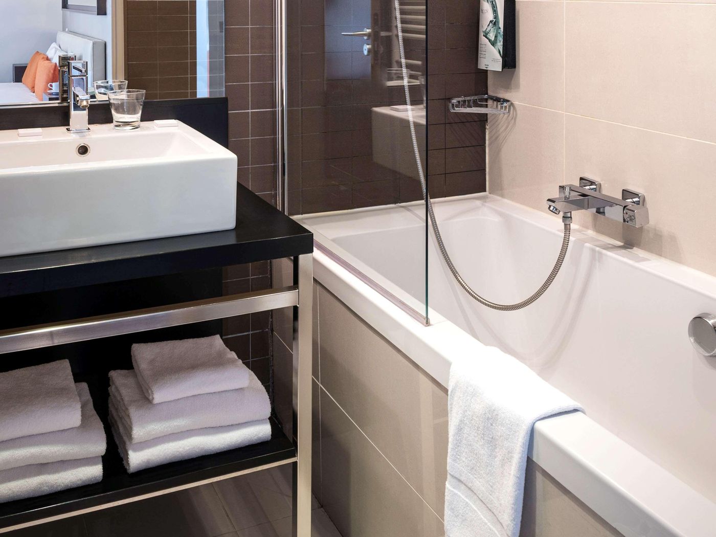 Hipark-Design-Suites-Nice-Room-35