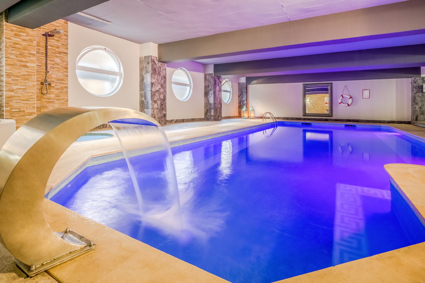 Luna-Hotel-da-Oura-Sports-and-Entertainment-45